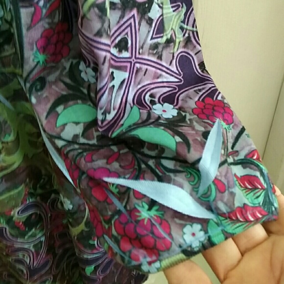 Beautiful v-neck tunic - Picture 4 of 5